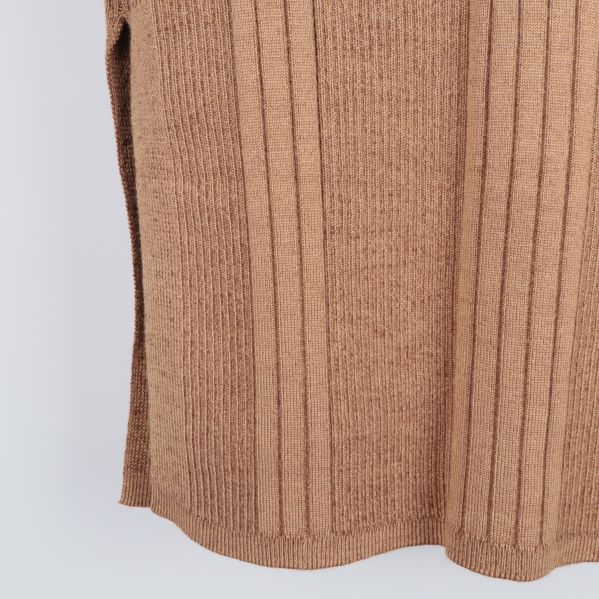 Detalj av kjolens slits