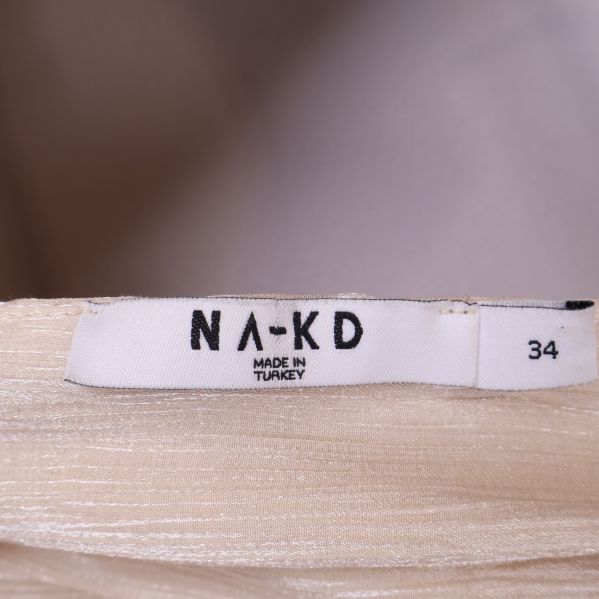 NA-KD etikett i linne