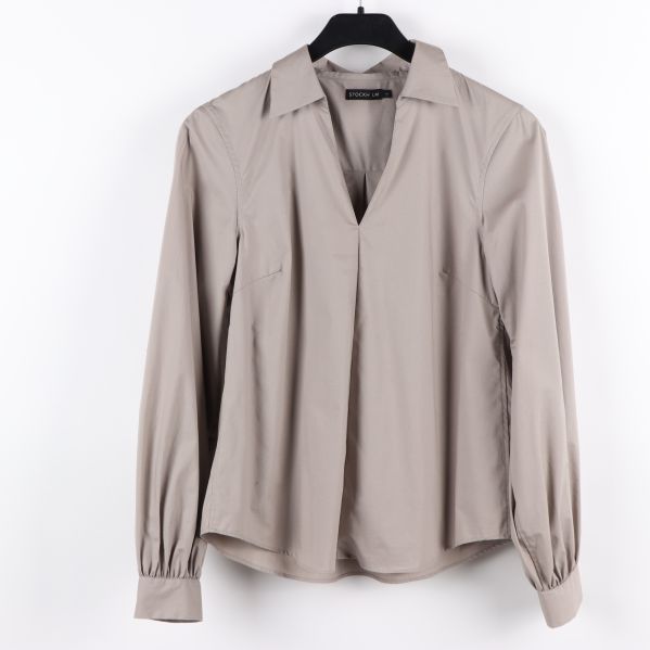Beige blus framifrån med krage