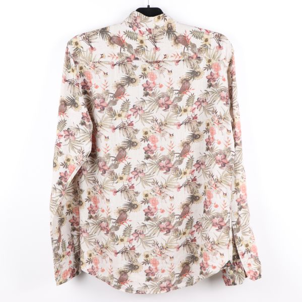 Baksidan av blommig skjorta med krage