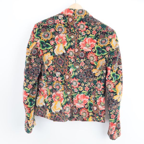 Blommig kavaj bakifrån