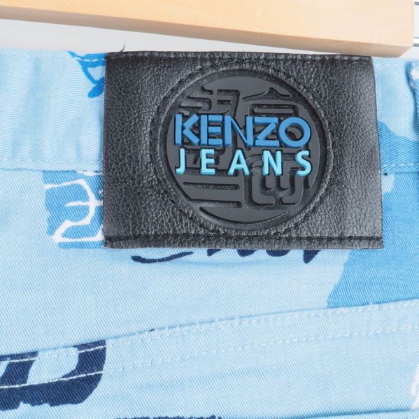 Kenzo Jeans logotyp, på jeansen