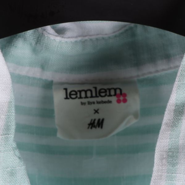 H&M etikett inuti skjortan