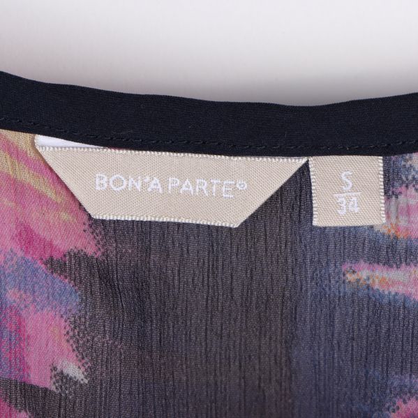 Etikett på insidan av tunikan