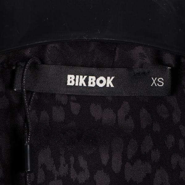Etikett med: BIK BOK och XS