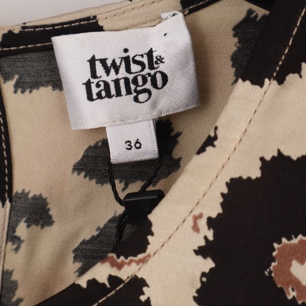 Twist & Tango-märkesetikett på blus