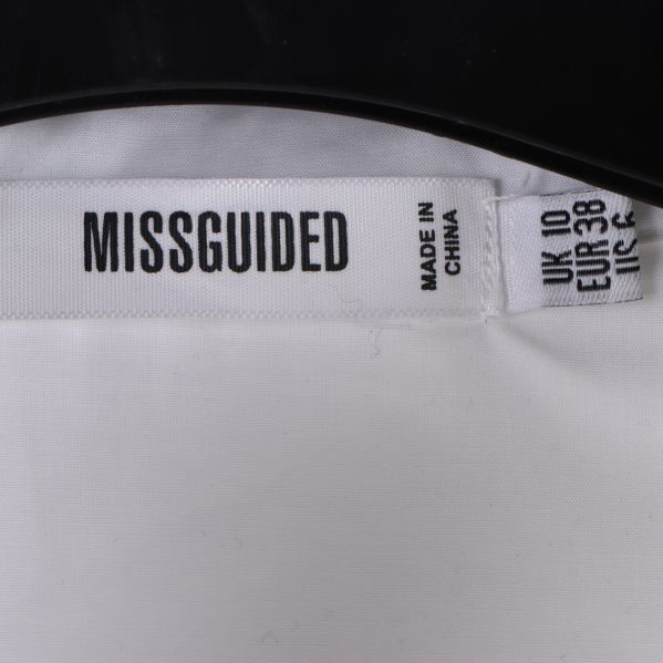 Missguided etiketten med storleksinformation