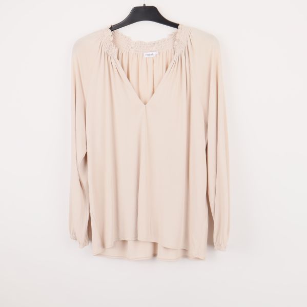Beige blus framifrån 