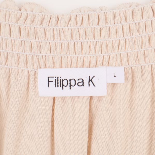 Filippa K etikett i beige blus