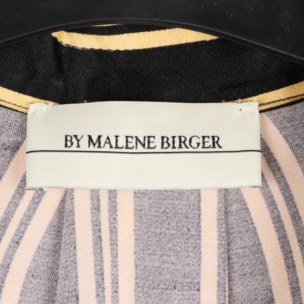 By Malene Birger, etikett på skjortan
