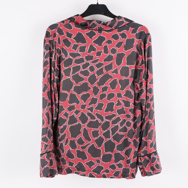 Blus bakifrån med fin mönsterdesign