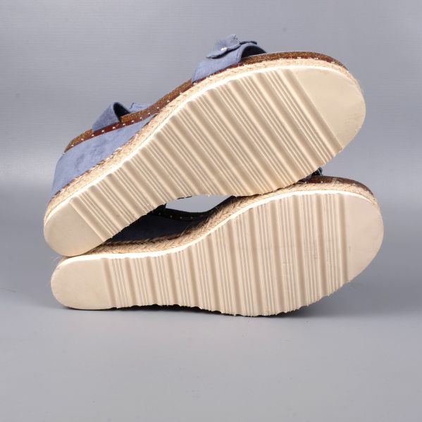 Ribbade sulor av kilklackar