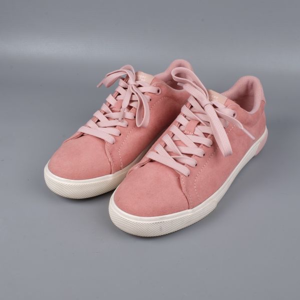Rosa sneakers med snörning från sidan