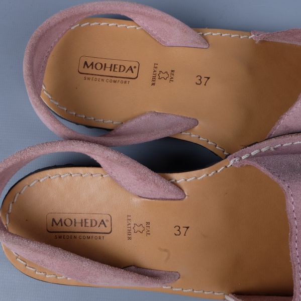 Detailed view of size label, showing 37