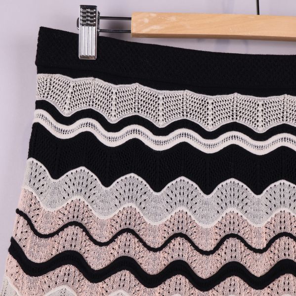 Närbild av zigzag-mönstret på kjolen