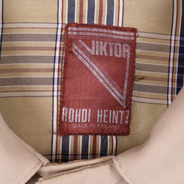 Rohdi Heintz etikett inuti trenchcoat