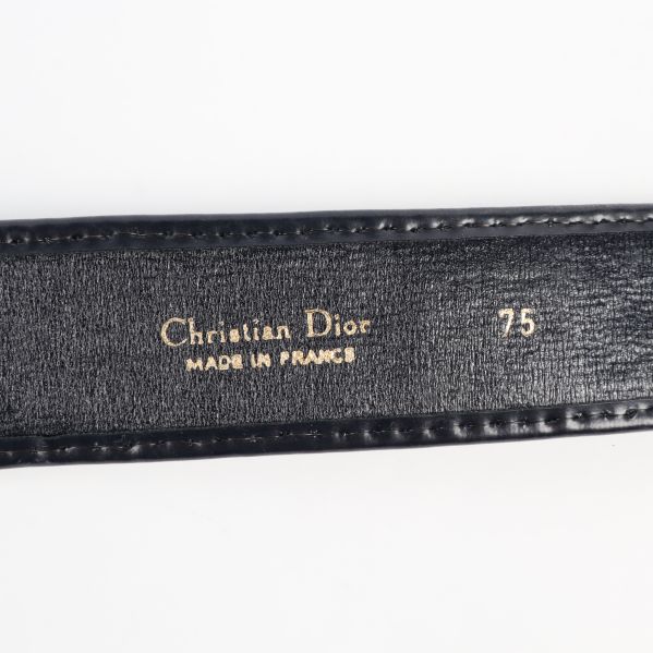 Beltets etikett visar 'Christian Dior'
