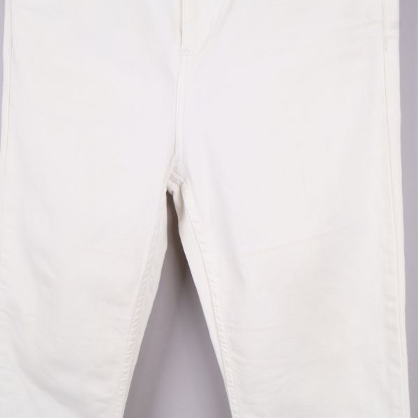 Vita jeans i närbild svaga lortveck