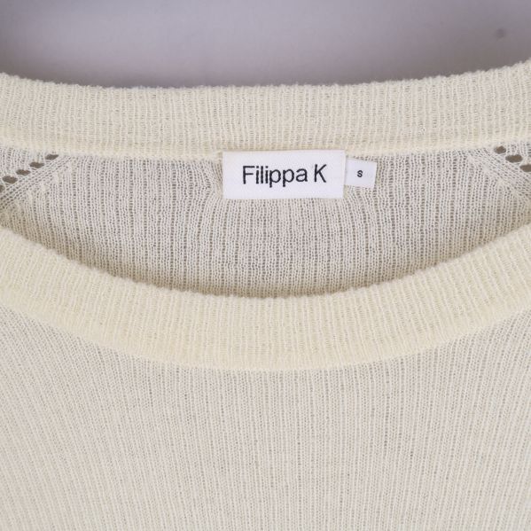 Närbild på Filippa K etikett