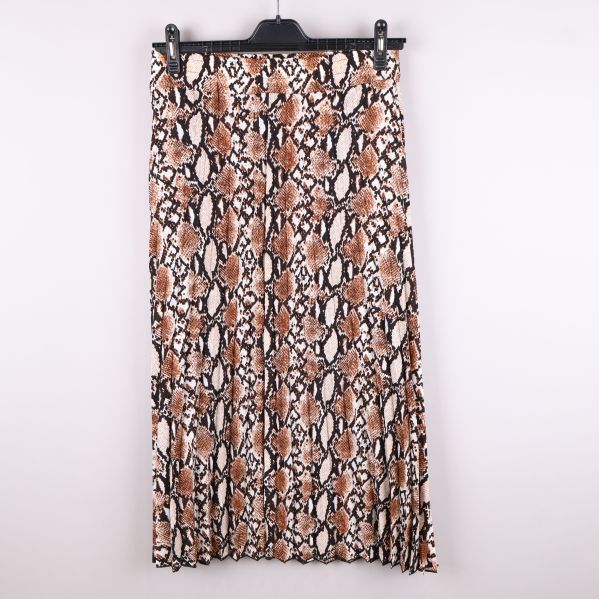 Ormskinnsmönstrad kjol bakifrån