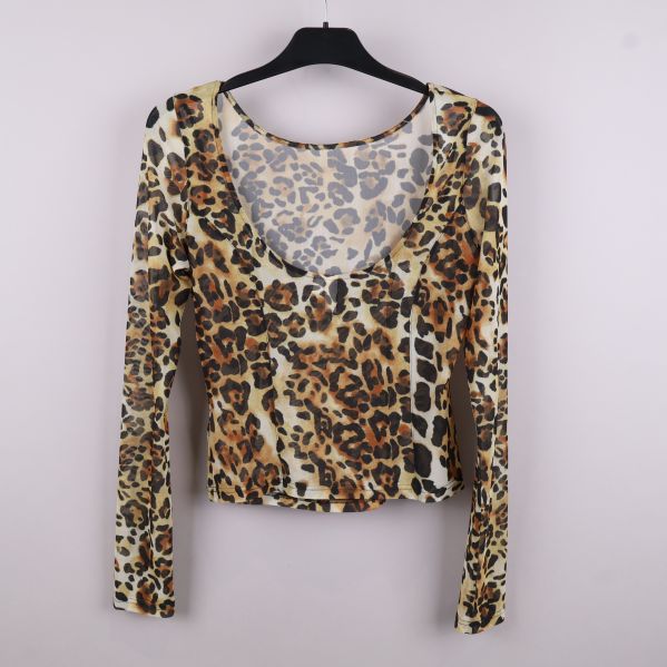 Leopardmönstrad topp bakifrån 