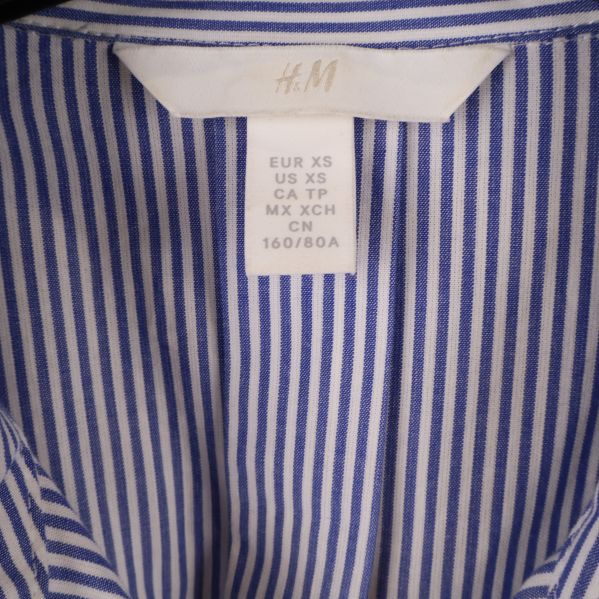 Etikett från H&M på skjortans insida