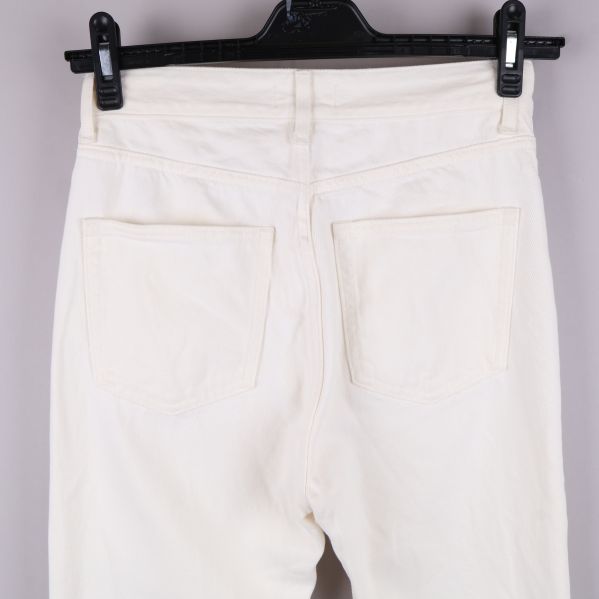 Baksidan av jeans fångar fickorna