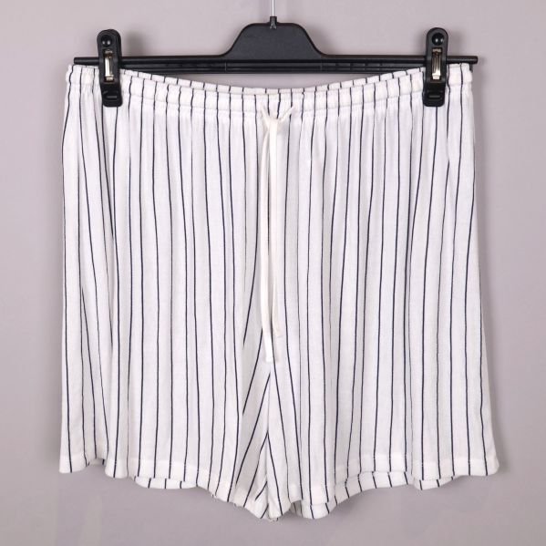 Framsidan på randiga shorts