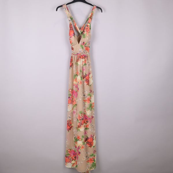 Maxiklänning med blommönster framifrån