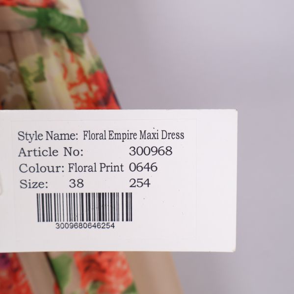 Klänningens artikelnummer och färg