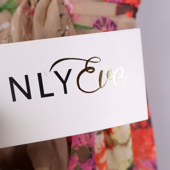 NLY Eve-märkesetikett på klänning