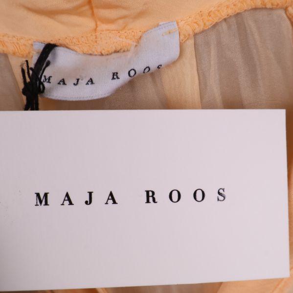 Maja Roos etikett på klänningen
