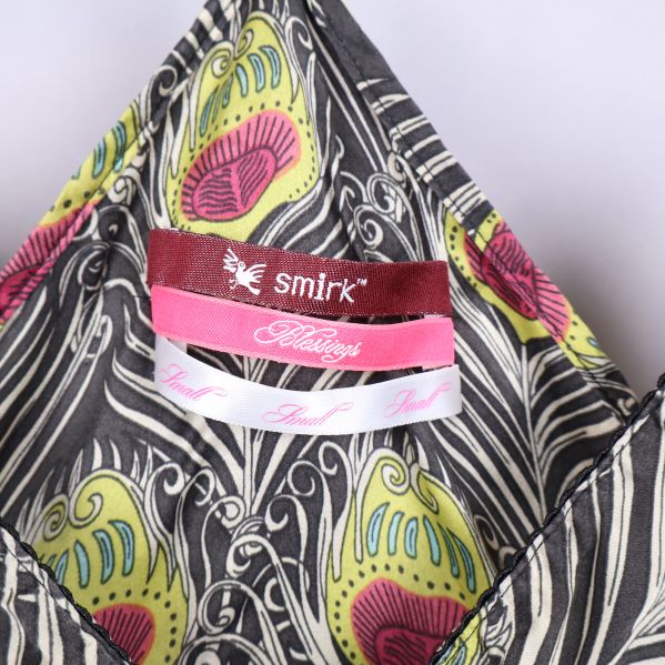 Klänningens märke och etikett