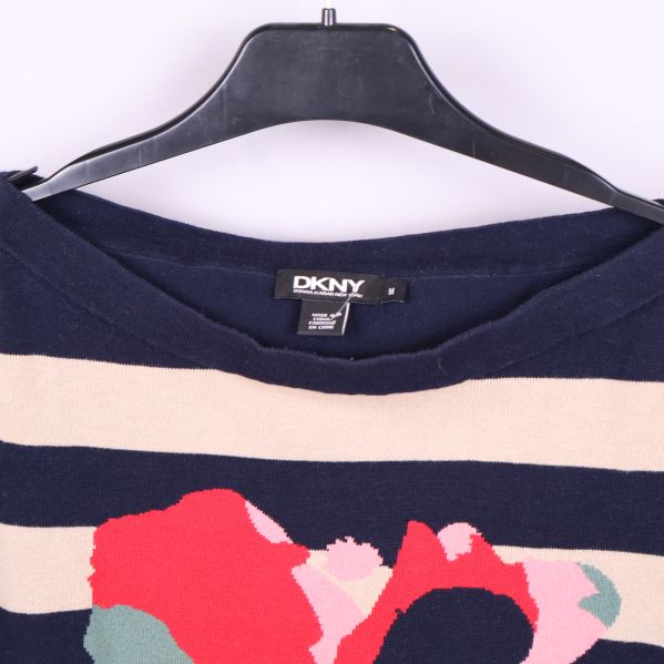 DKNY logga på randig tröja