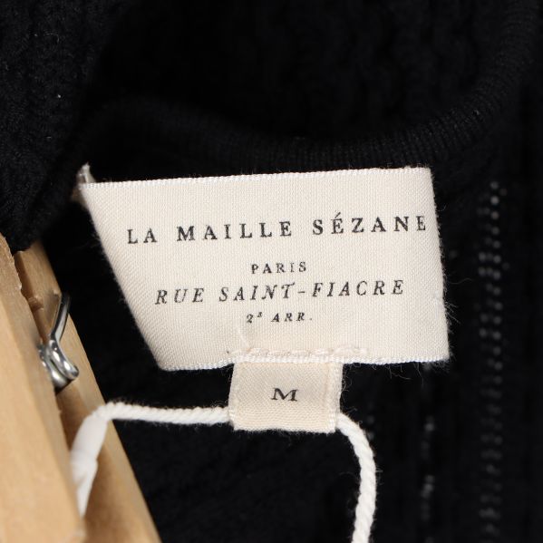 Märkesetikett från Sézane med storleksinformation