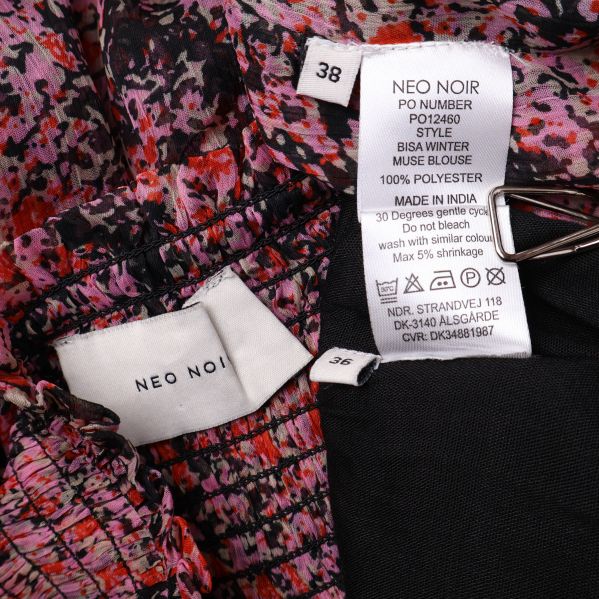Label och materialinformation av Neo Noir