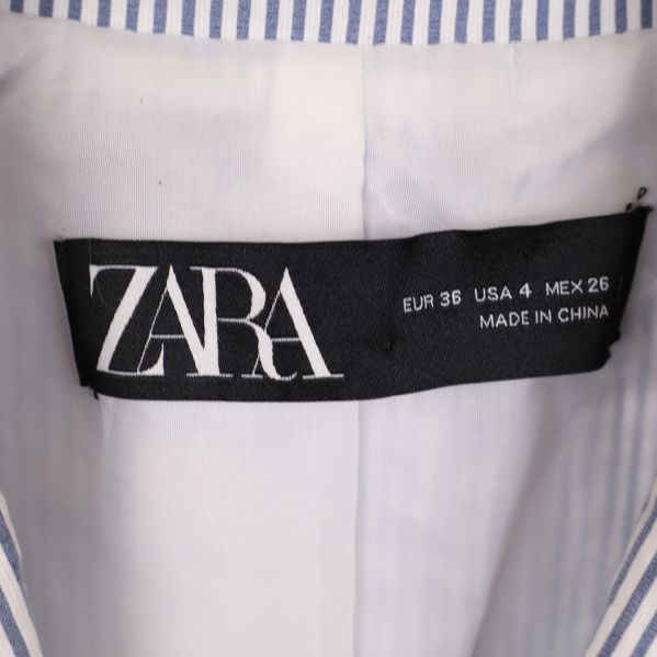 Närbild av Zara etikett inuti kavajen