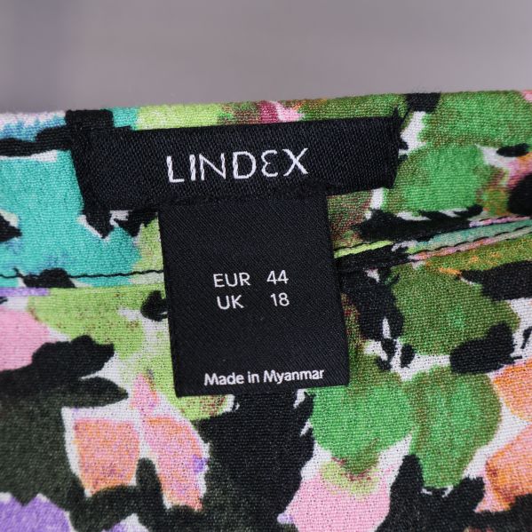 Närbild av Lindex märkesetikett