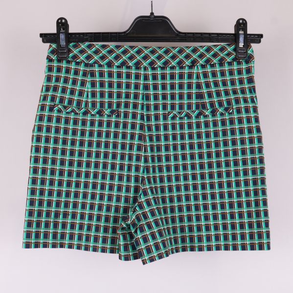Baksida av rutiga shorts 