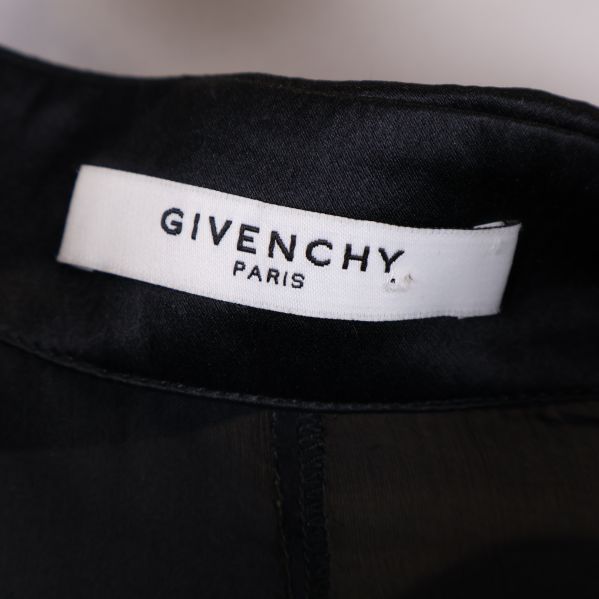 Givenchy Paris etikett i svart skjorta