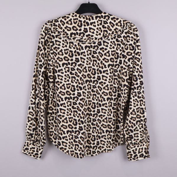 Blus i leopardmönster, bakifrån