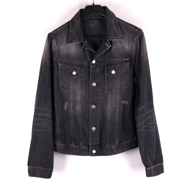 Svart denimjacka framifrån med knappar
