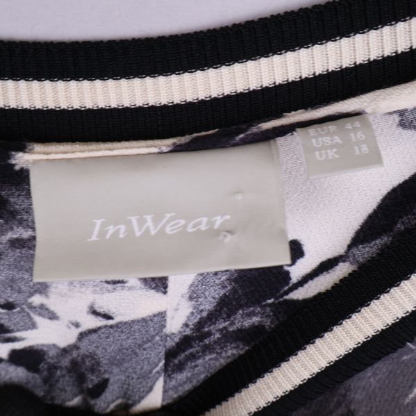 InWear label vid halsringningen