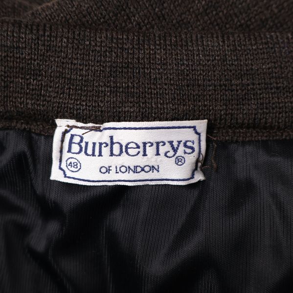 Märke: Burberrys etikett insida kjolen