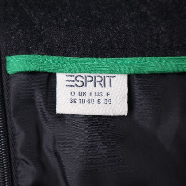 Märkesetikett inuti kjol från Esprit