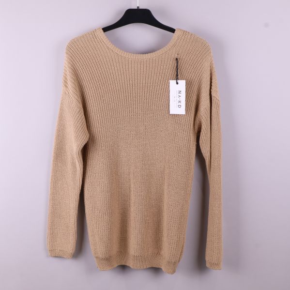 Beige stickad tröja med rund halsringning 