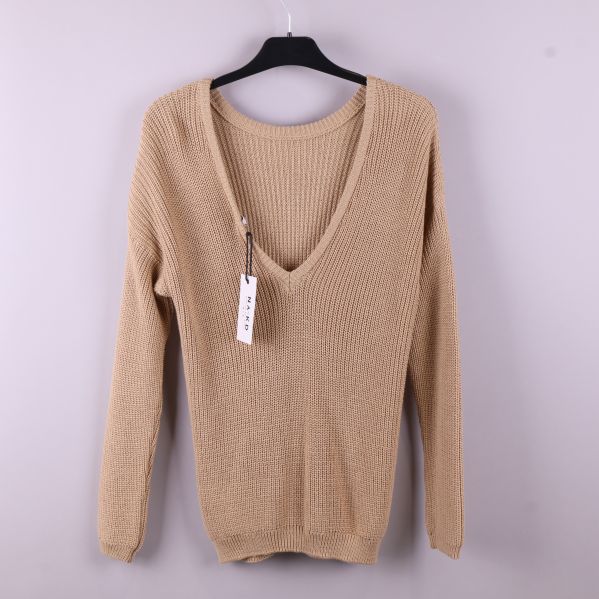 Beige stickad tröja med djup V-ringning 