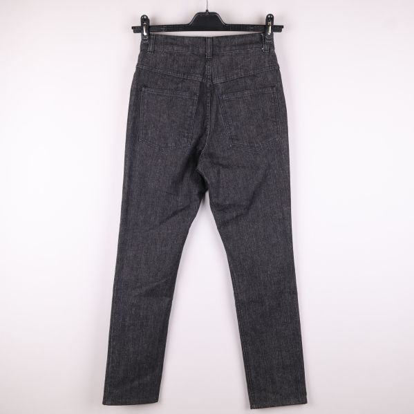 Baksida av grå jeans