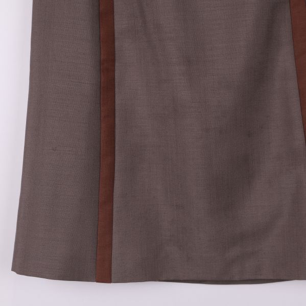 Brun kjol med detaljsöm