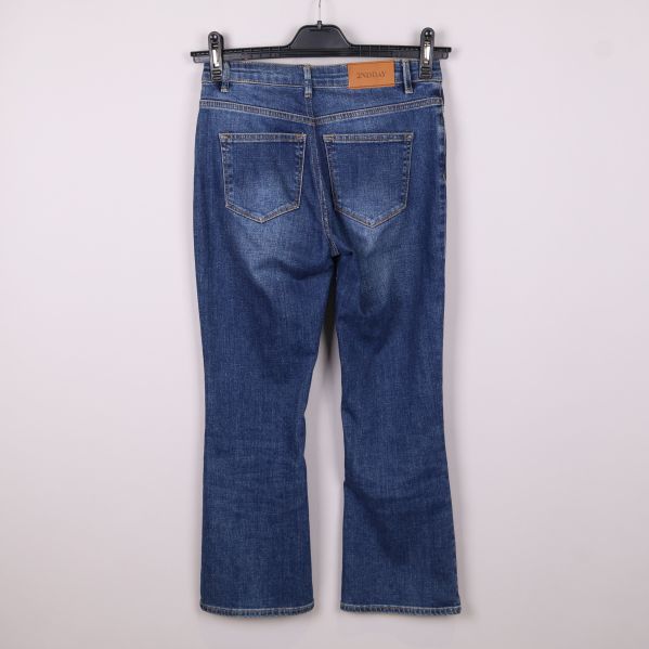 Baksida av blå jeans